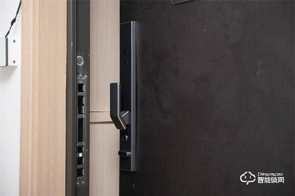 一個門重85KG，小米有品上架，嵌入式智能鎖，自帶10寸屏