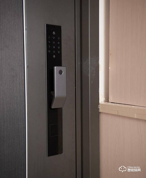 一個門重85KG，小米有品上架，嵌入式智能鎖，自帶10寸屏