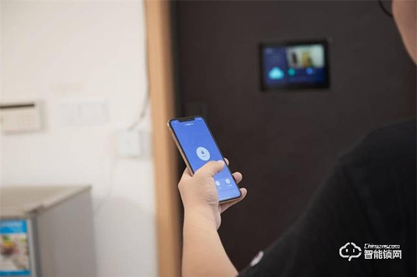 一個門重85KG，小米有品上架，嵌入式智能鎖，自帶10寸屏