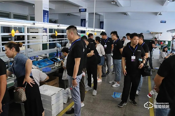 “隱貴房企”升龍集團蒞臨超人科技參觀考察