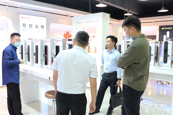 天譽(yù)置業(yè)地產(chǎn)領(lǐng)導(dǎo)一行蒞臨櫻花智能鎖考察交流