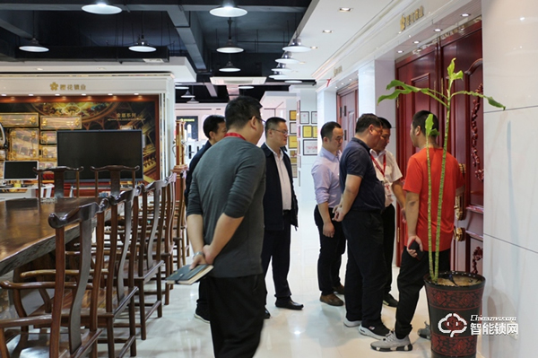 湖南江華赴粵港澳大灣區招商考察團蒞臨櫻花智能鎖考察交流