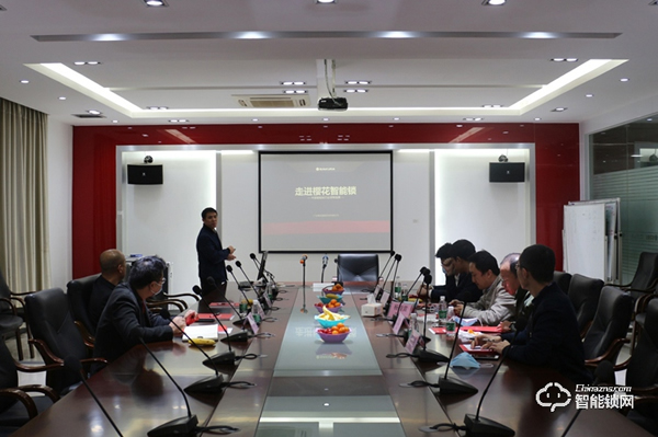 財信地產集團領導一行蒞臨櫻花智能鎖參觀考察