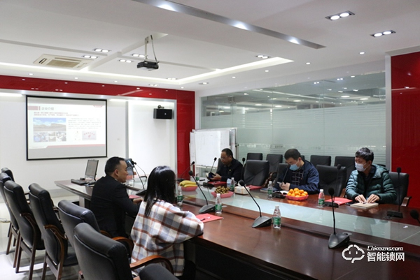 星河地產(chǎn)集團(tuán)領(lǐng)導(dǎo)一行蒞臨櫻花智能鎖參觀交流