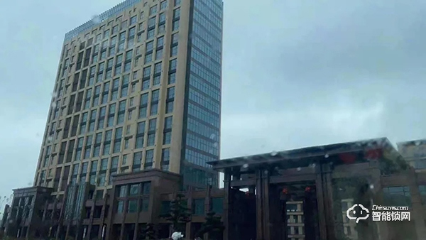 泰州逸安大酒店，搭配科裕分體式智能門鎖，好看實(shí)用