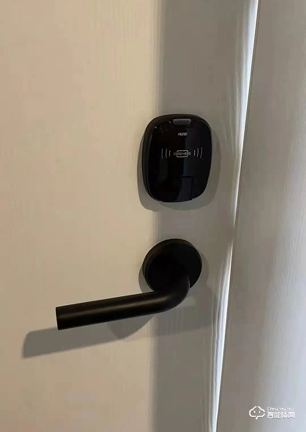 泰州逸安大酒店，搭配科裕分體式智能門鎖，好看實(shí)用