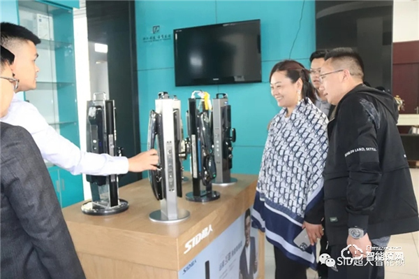 河南省房地產招標采購協會走進超人參觀考察