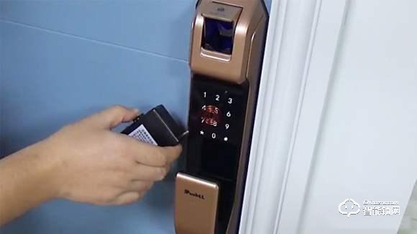 專家評面部識別智能門鎖：現階段安全系數低，還是選靠譜的