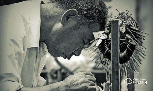 智能鎖逐漸替代普通機械鎖，難道鎖匠們真沒“活路”了？