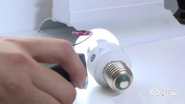 數(shù)千元買的智能鎖變“智障鎖” “有家難回”真鬧心