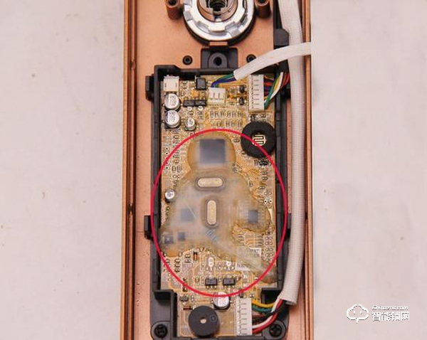 那些賣幾百塊錢的智能門鎖 你敢買嗎？