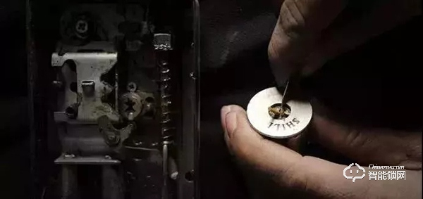 智能鎖從里面無法開門，是產品問題還是安裝問題？