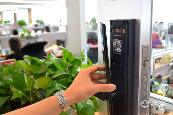 鹿客智能鎖怎么換電池 鹿客智能鎖沒電怎么辦