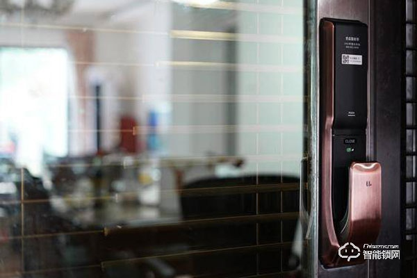 優(yōu)點(diǎn)智能鎖e1怎么打開(kāi)電池蓋 使用優(yōu)點(diǎn)智能鎖e1要注意哪些方面