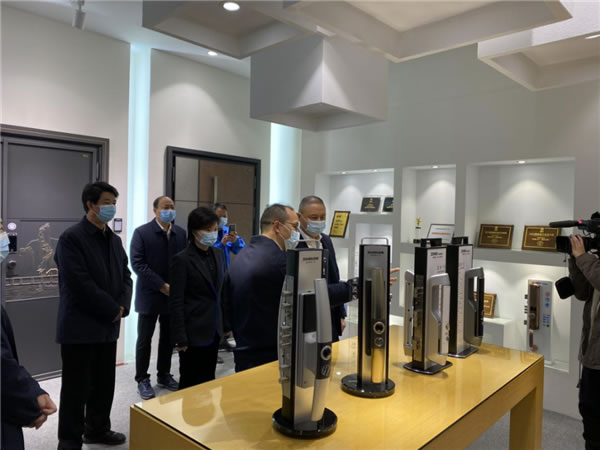 忠恒高配智能門鎖：市人大常委會主任李鋒帶隊赴忠恒集團調研