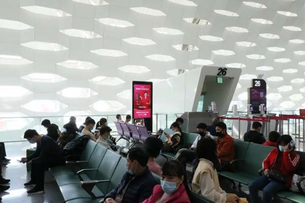 近百個登機口指示牌全覆蓋，凱迪仕新春加碼投放，持續霸屏深圳機場！