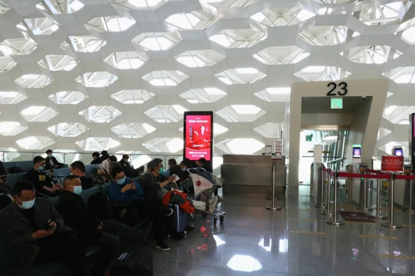 近百個登機口指示牌全覆蓋，凱迪仕新春加碼投放，持續霸屏深圳機場！