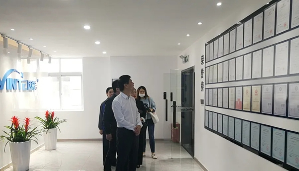 甌海區(qū)委副書記、區(qū)長曾瑞華一行視察因特