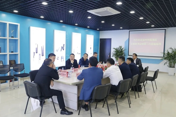 溫州甌海區領導一行人蒞臨琨山智能鎖生產工廠參觀指導