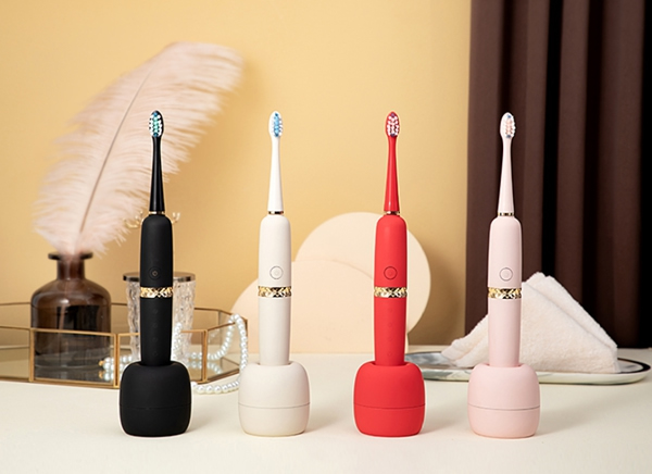 “霸道總裁”王耀慶在線帶貨，快來直播間搶TCL智能牙刷