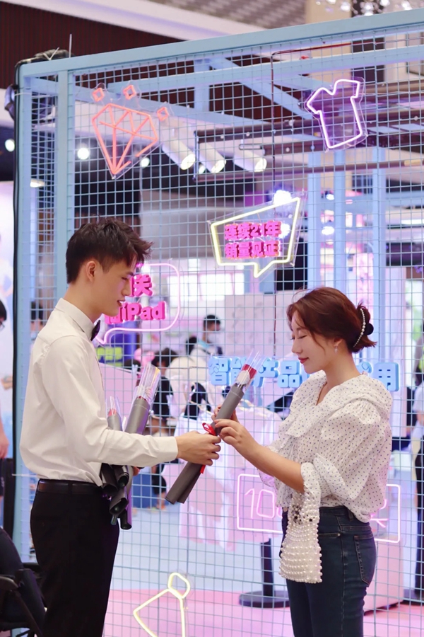 好太太【夢幻快閃店】營業 施華洛世奇&reg;元素項鏈免費送