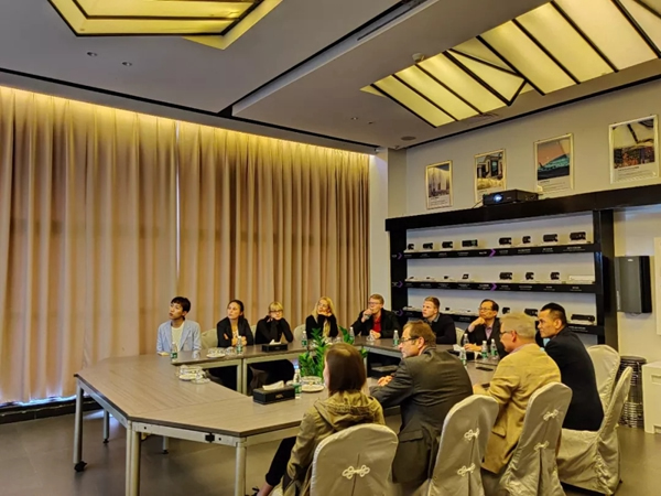 河?xùn)|智能家居迎德國(guó)耶拿應(yīng)用技術(shù)大學(xué)師生來(lái)訪HDL