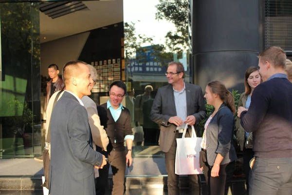 河?xùn)|智能家居迎德國(guó)耶拿應(yīng)用技術(shù)大學(xué)師生來(lái)訪HDL