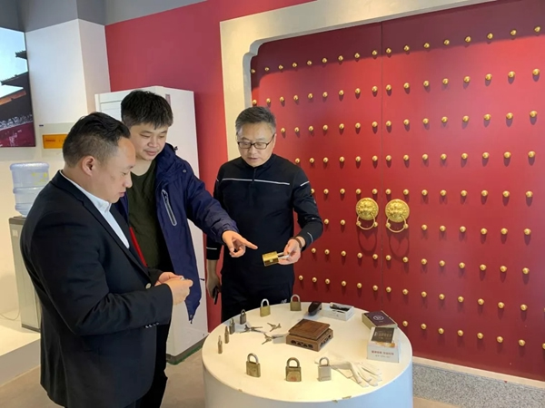 箭牌智能科技迎接江蘇省鎖業協會參觀交流