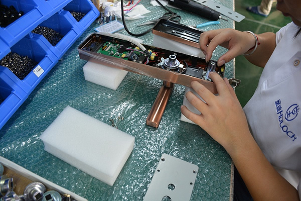 指紋鎖廠家注重產(chǎn)品人性化設計，具備了高匹配性