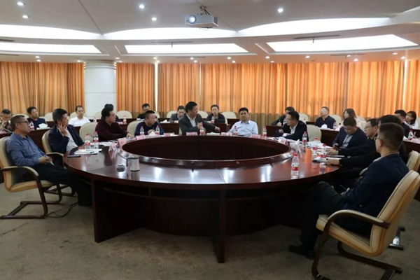 王力歡迎唐山市專精特新企業老總參觀