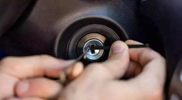 頂吉智能鎖：安裝智能門鎖時天地鉤到底需不需要拆除？