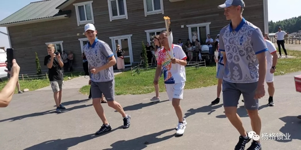 楊格鎖業(yè)董事長(zhǎng)楊官貴成為歐運(yùn)會(huì)火炬手 傳遞拼搏精神