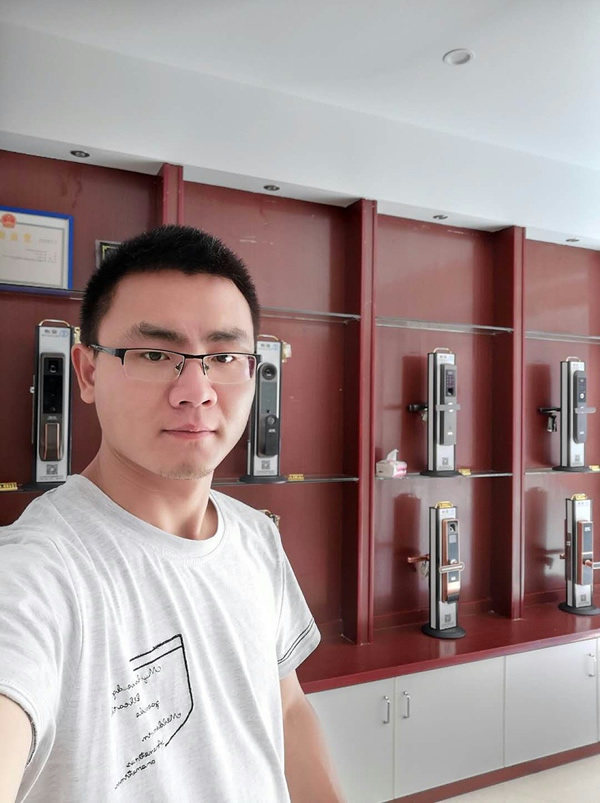 緊跟潮流，奮發有為：恭喜巢先生簽約皇迪九江經銷商