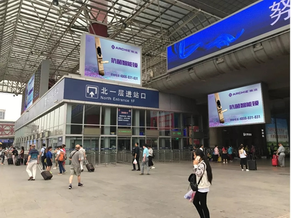 雅潔五金智能鎖高鐵廣告霸屏續航，搶灘核心高鐵樞紐