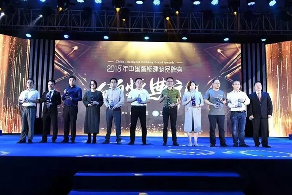 紫光物聯智能家居斬獲2018“十大智能家居品牌”第三名！