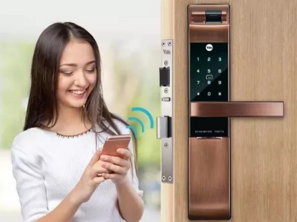 耶魯智能鎖手機藍牙就能解鎖，手機就是回家的鑰匙！