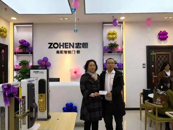 忠恒智能門(mén)鎖石家莊旗艦店開(kāi)門(mén)紅