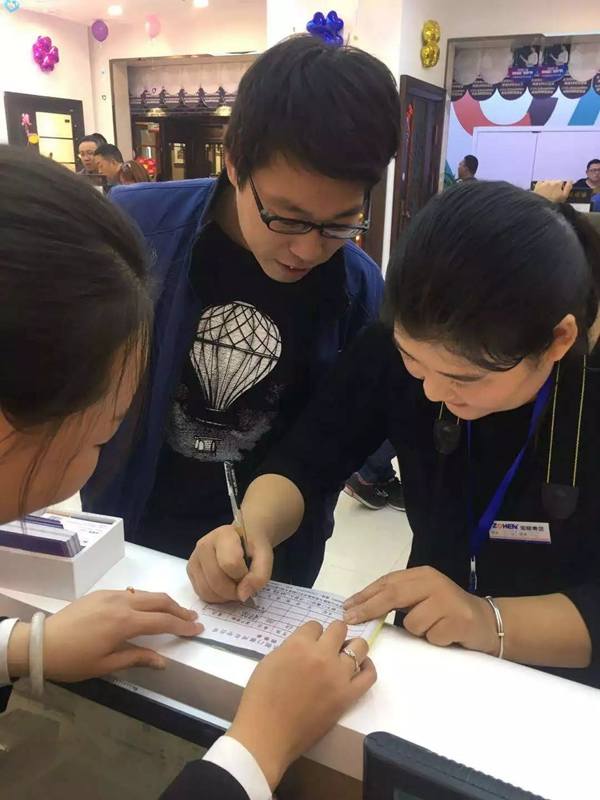 忠恒智能門(mén)鎖石家莊旗艦店開(kāi)門(mén)紅