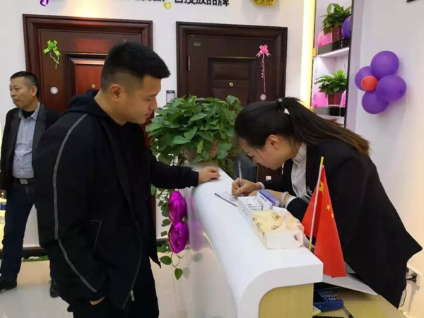 忠恒智能門(mén)鎖石家莊旗艦店開(kāi)門(mén)紅