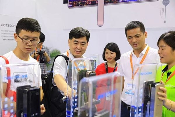 多特指紋鎖榮獲中國葵花獎創(chuàng)新競爭力品牌和優(yōu)秀工業(yè)設計獎！