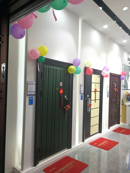 忠恒智能門鎖昆明大商匯旗艦店盛大開業