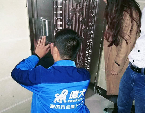 適合九零后創業的項目，您知道新時代的鎖匠有多賺錢？