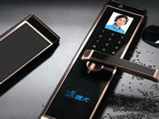 德犬智能鎖：左右把手自由互換，安裝更便捷。