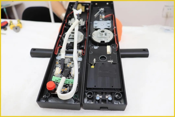 顏值超群，內在有料！行業權威媒體拆機測評KUB-KX9智能鎖!