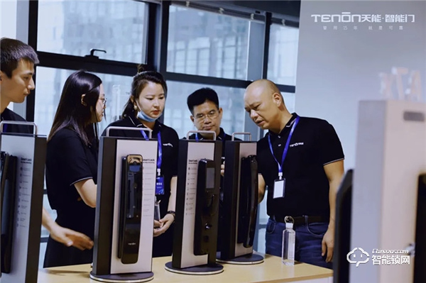 智聯(lián)世界·亞太天能2021年度招商大會(huì)暨智能門鎖新品發(fā)布會(huì)完美收官！