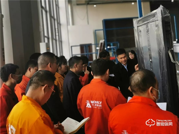 董事長王躍斌深入王力“未來工廠”，高標準檢核質量細節