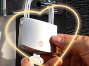 耶魯智能鎖和你攜手，以科技為父母筑起愛的防護網