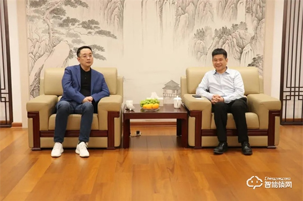 江西省都昌縣委書記邱艦帶隊考察王力