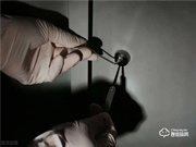 【皇家金盾人臉鎖知識小課堂】裝智能鎖時天地鉤到底有沒有必要裝？