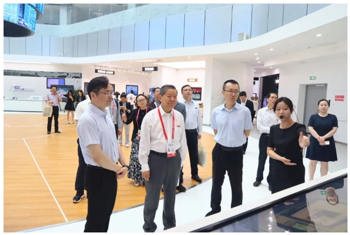 中國(guó)工程院院士袁亮一行蒞臨星網(wǎng)銳捷調(diào)研指導(dǎo)